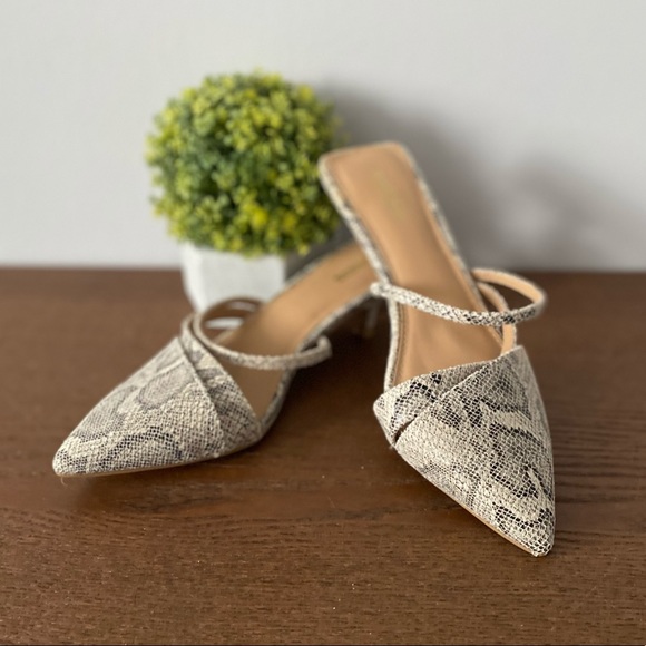 Express Shoes - Express Kitten Heel - Size 7.5 in Snake Print